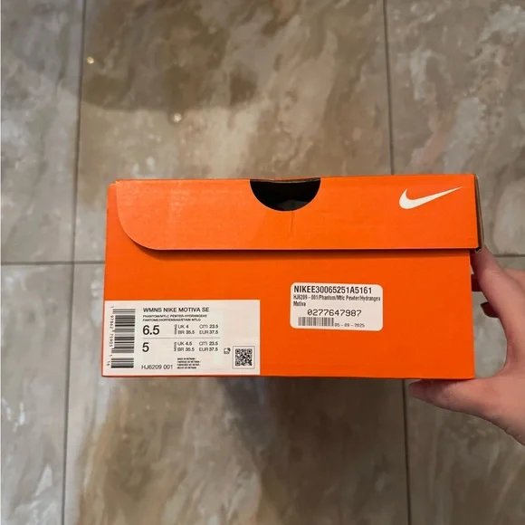 Nike Women Motiva Hydrangea - Picture 6 of 6